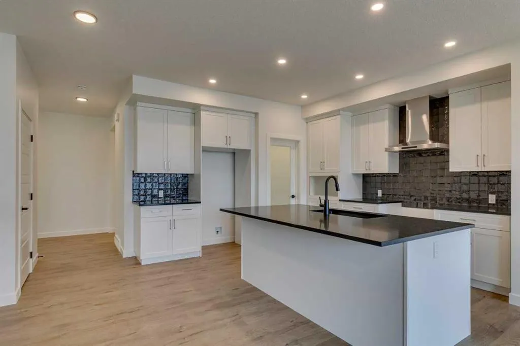 104 Amblefield Grove NW