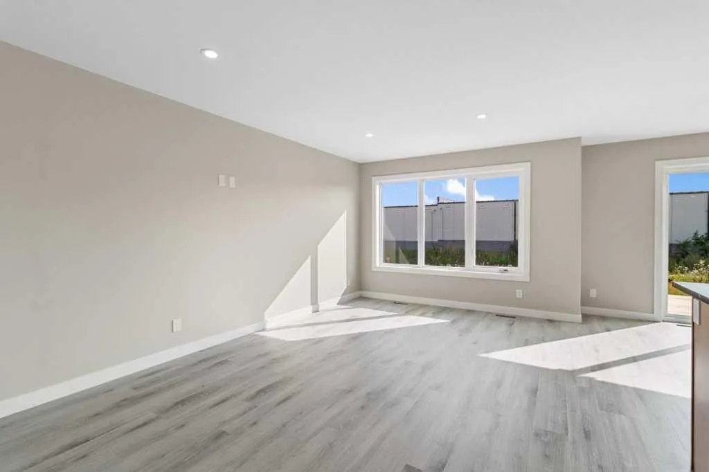 125 Hampton Crescent