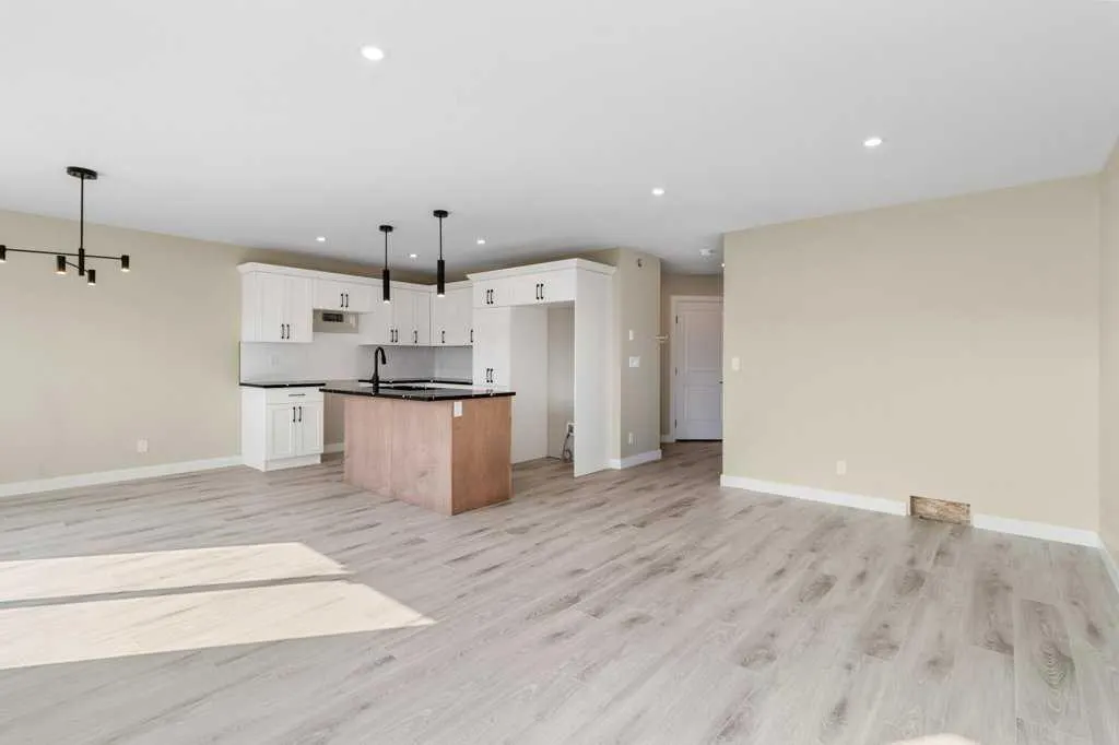 125 Hampton Crescent