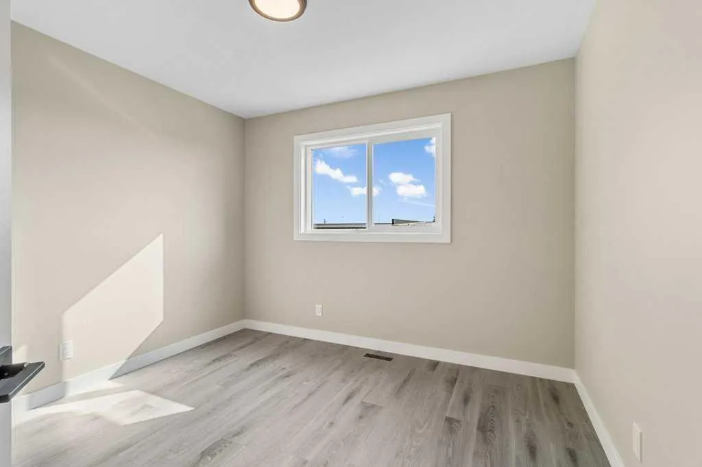 125 Hampton Crescent