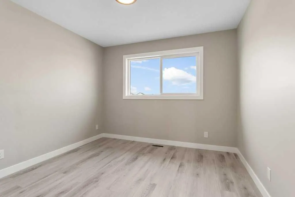 125 Hampton Crescent