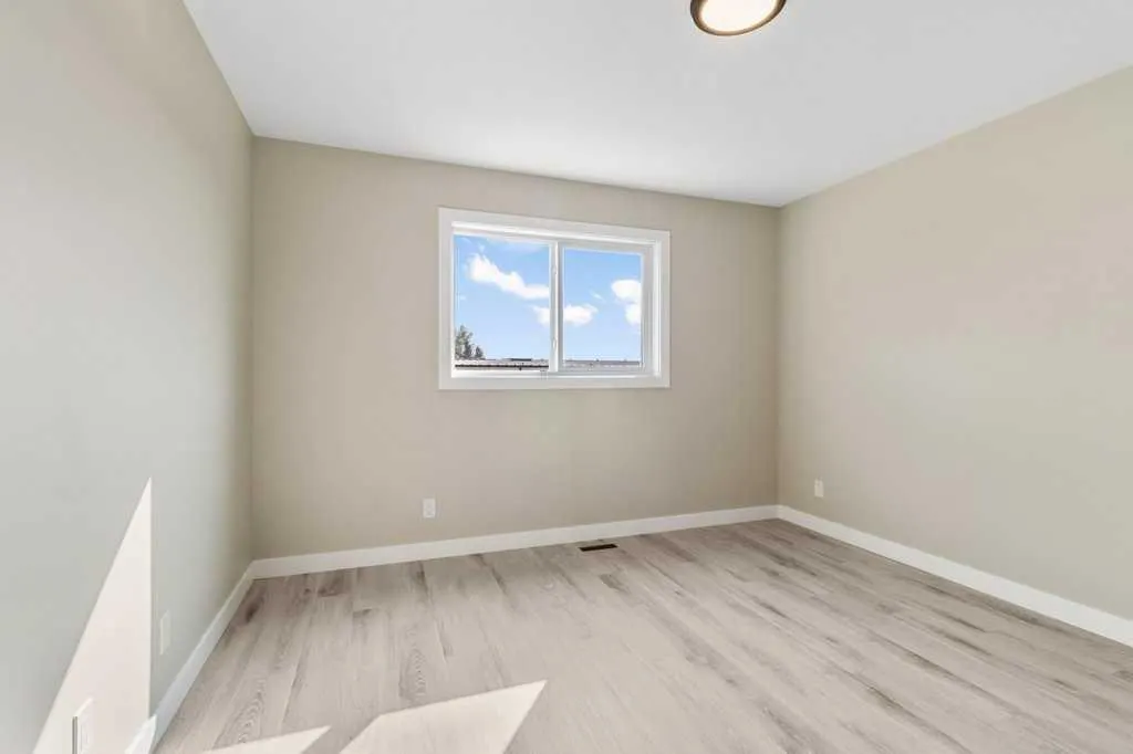 125 Hampton Crescent