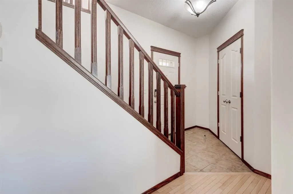 147 New Brighton Close SE