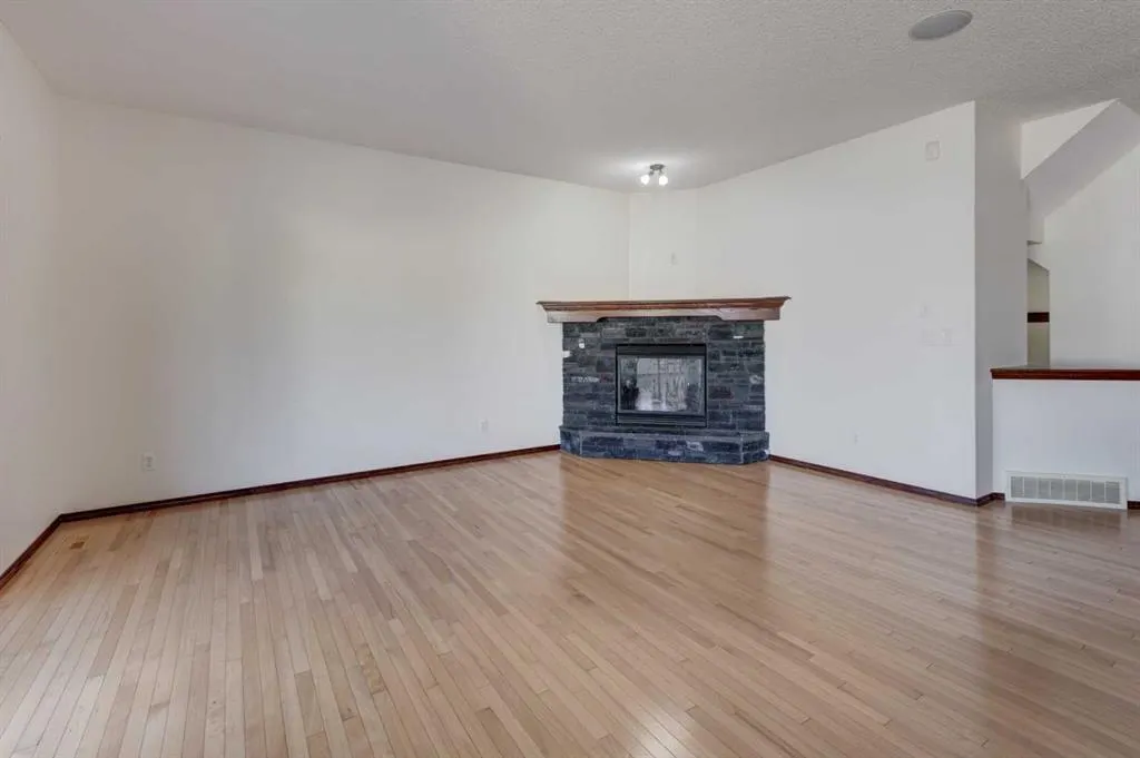 147 New Brighton Close SE