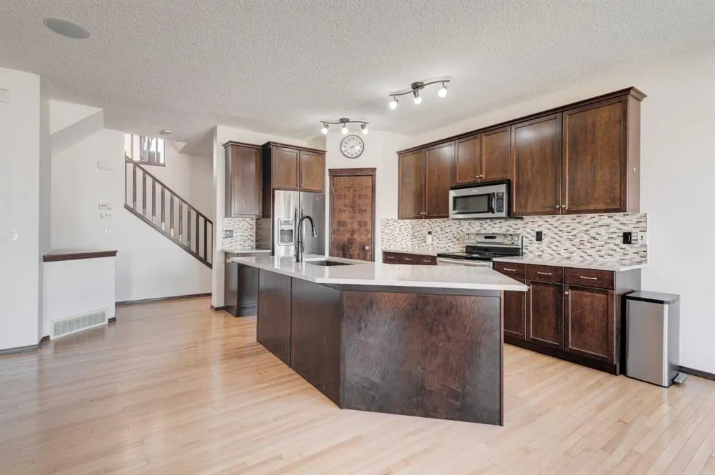 147 New Brighton Close SE