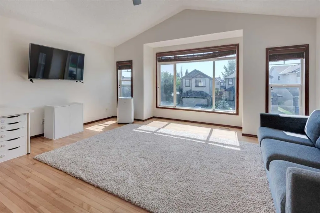 147 New Brighton Close SE