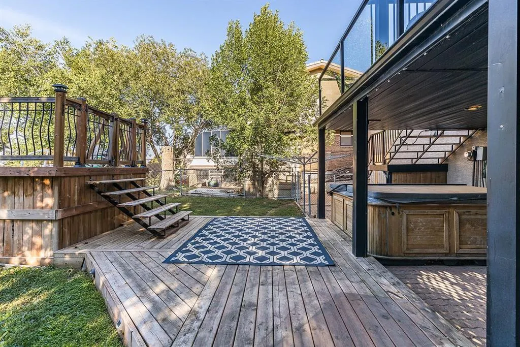 52 Ross Heights Court SE
