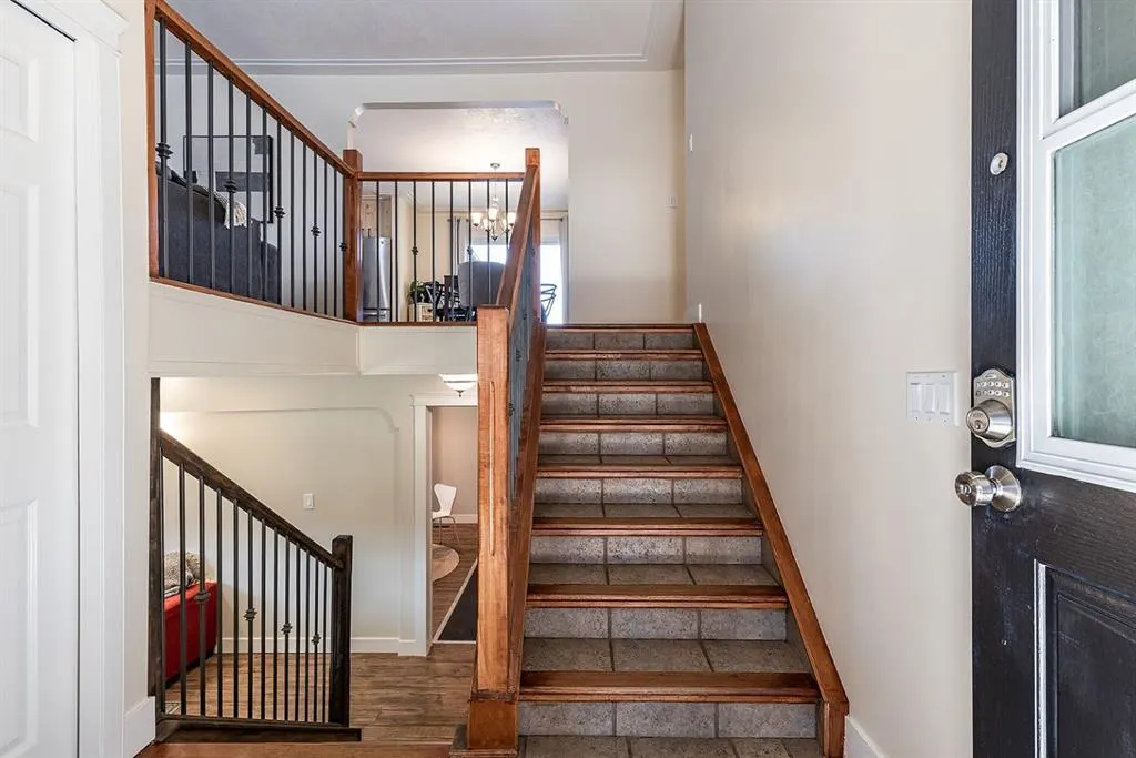 52 Ross Heights Court SE