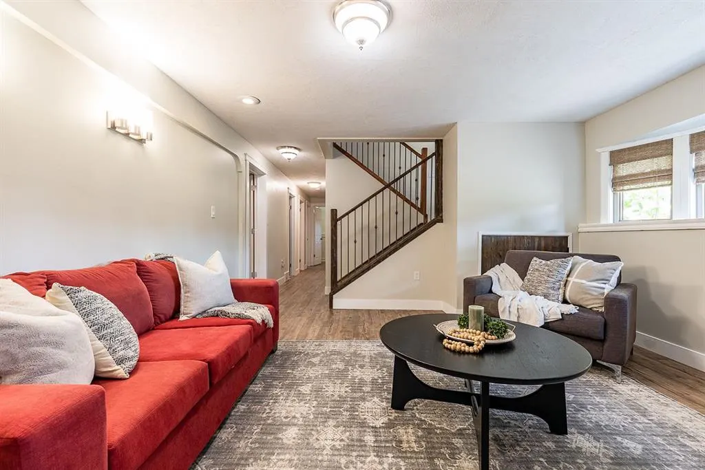 52 Ross Heights Court SE