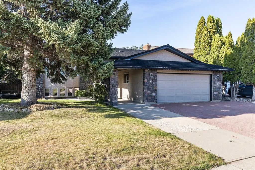 52 Ross Heights Court SE