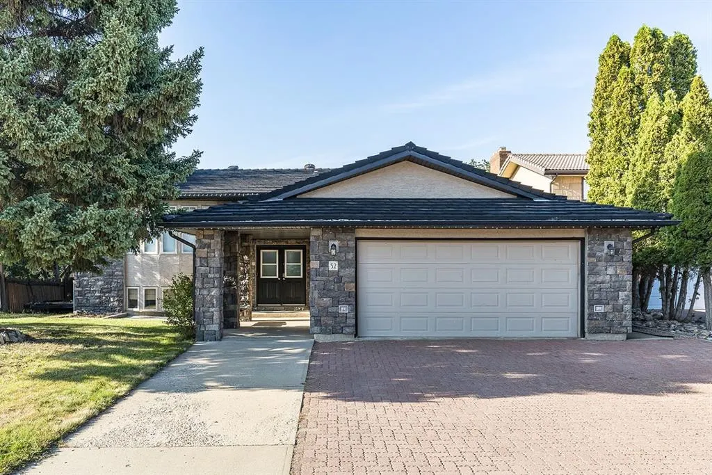 52 Ross Heights Court SE