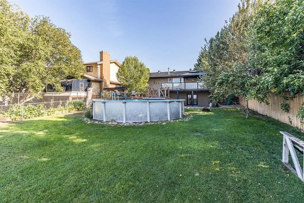 52 Ross Heights Court SE