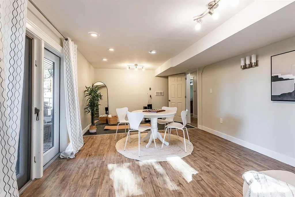 52 Ross Heights Court SE