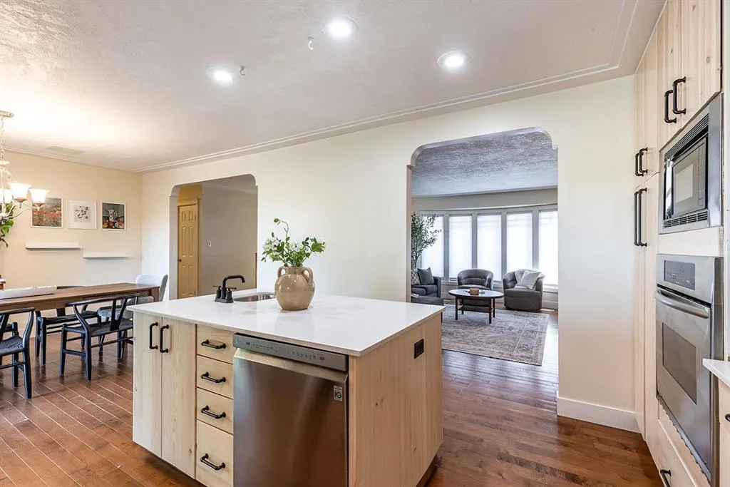 52 Ross Heights Court SE