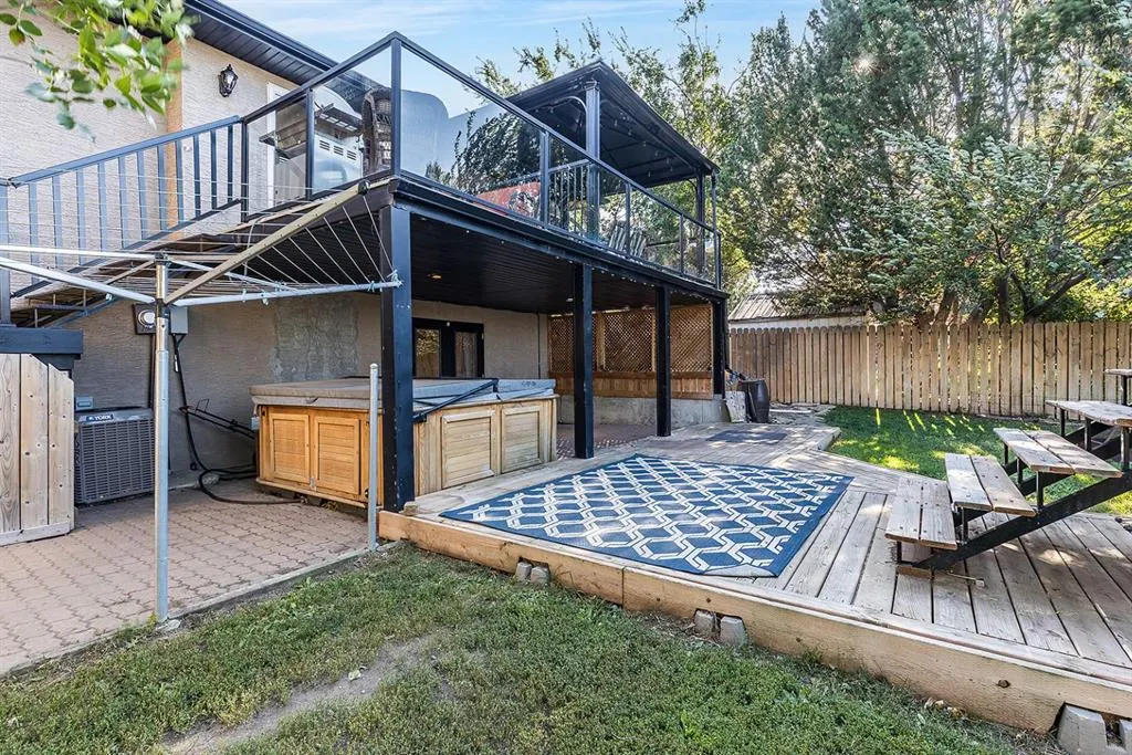 52 Ross Heights Court SE