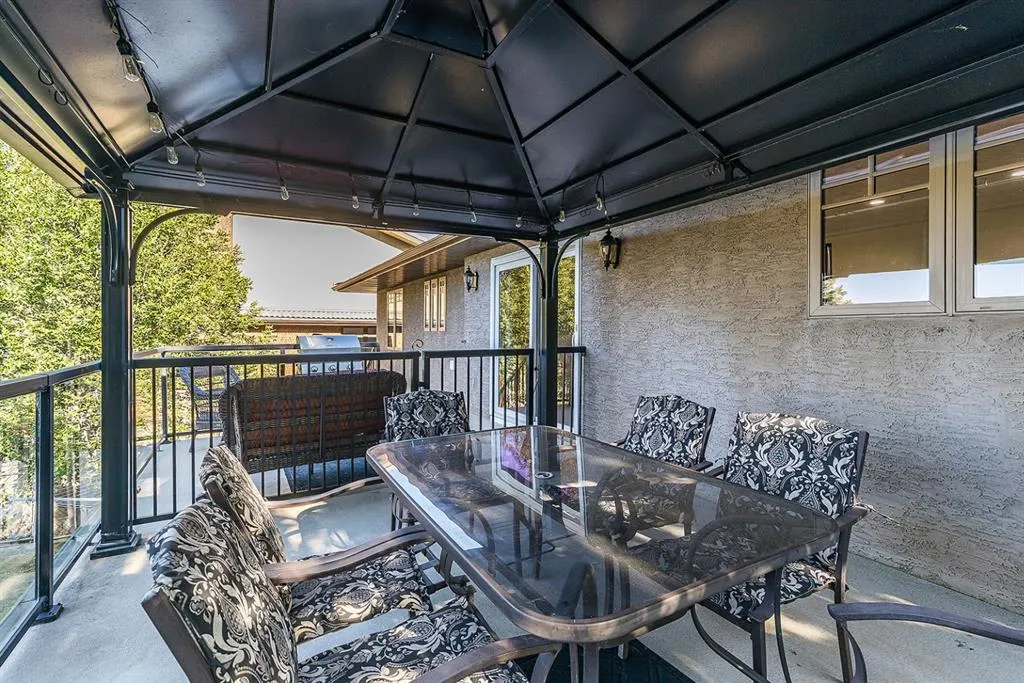 52 Ross Heights Court SE