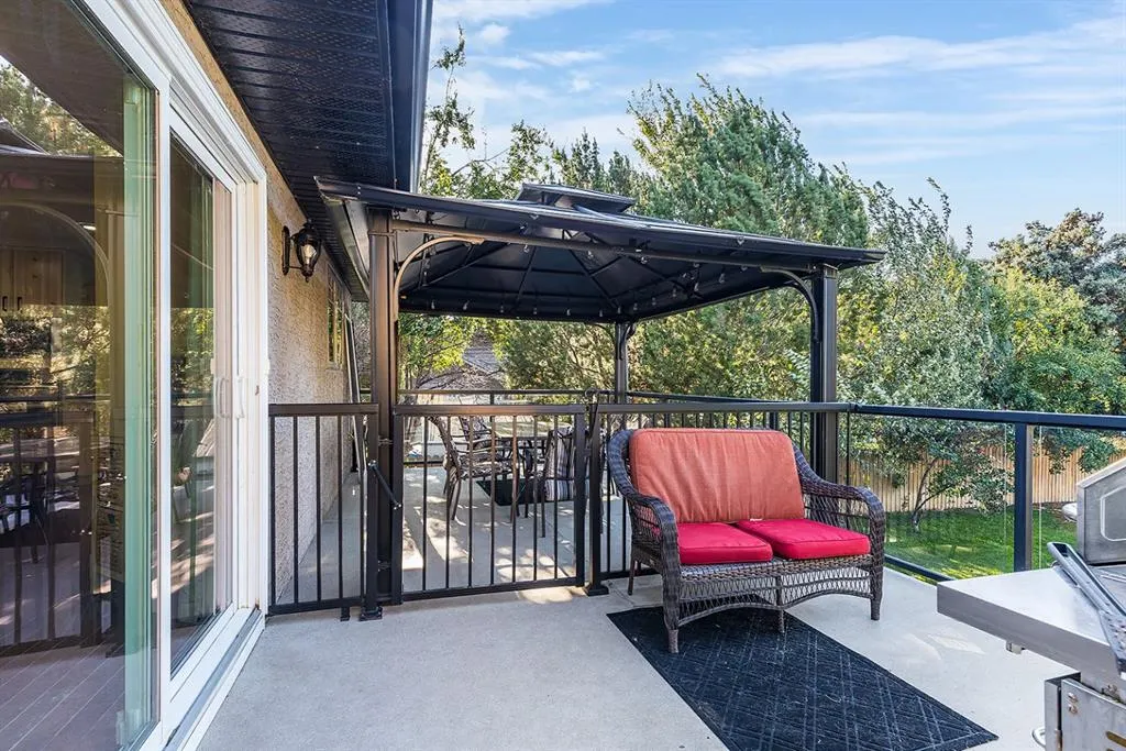 52 Ross Heights Court SE