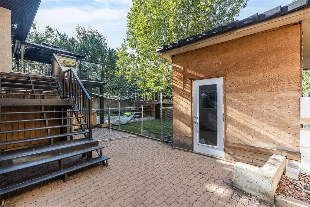 52 Ross Heights Court SE