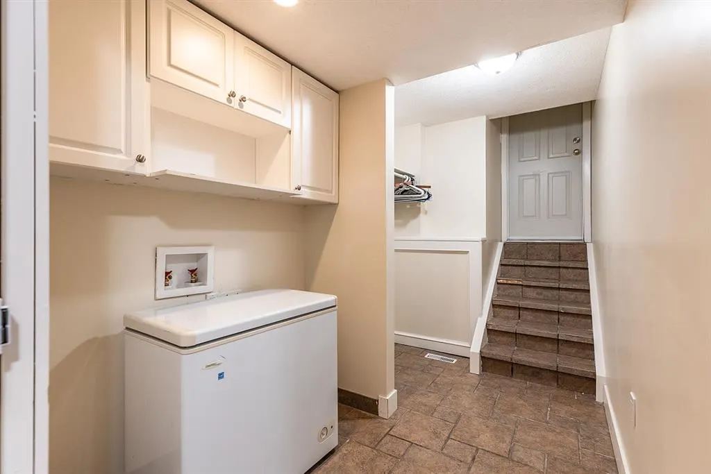 52 Ross Heights Court SE