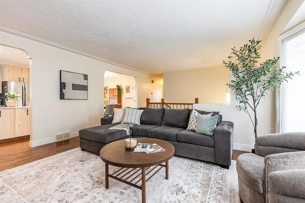 52 Ross Heights Court SE