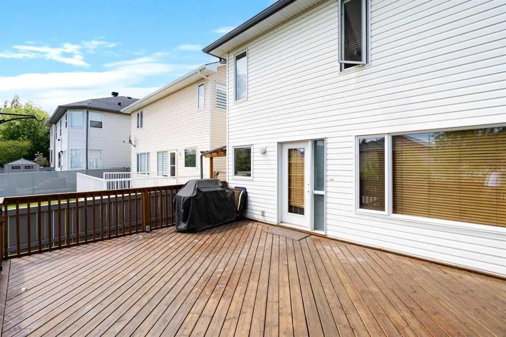 175 Panorama Hills Close NW