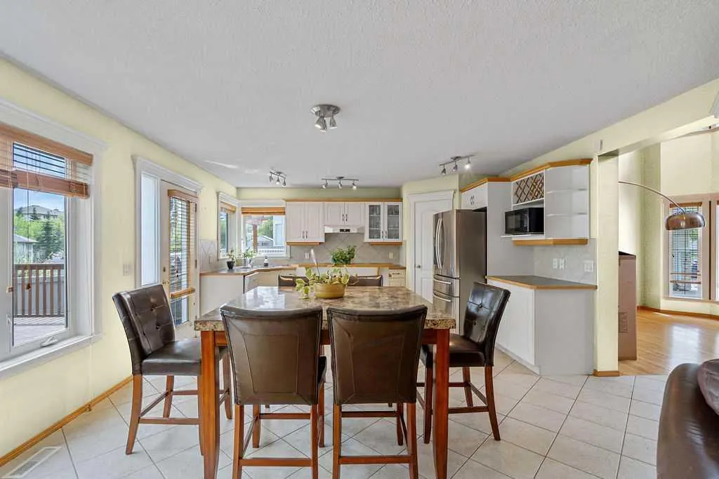 175 Panorama Hills Close NW