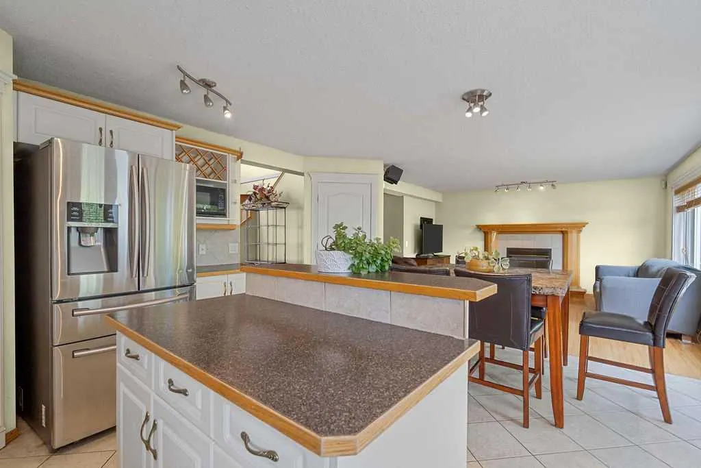 175 Panorama Hills Close NW