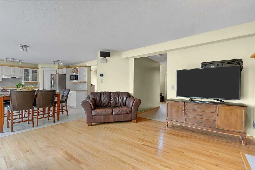 175 Panorama Hills Close NW