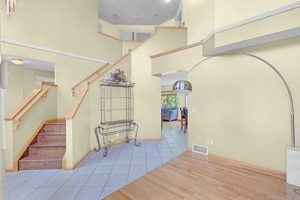 175 Panorama Hills Close NW
