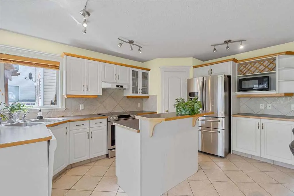 175 Panorama Hills Close NW