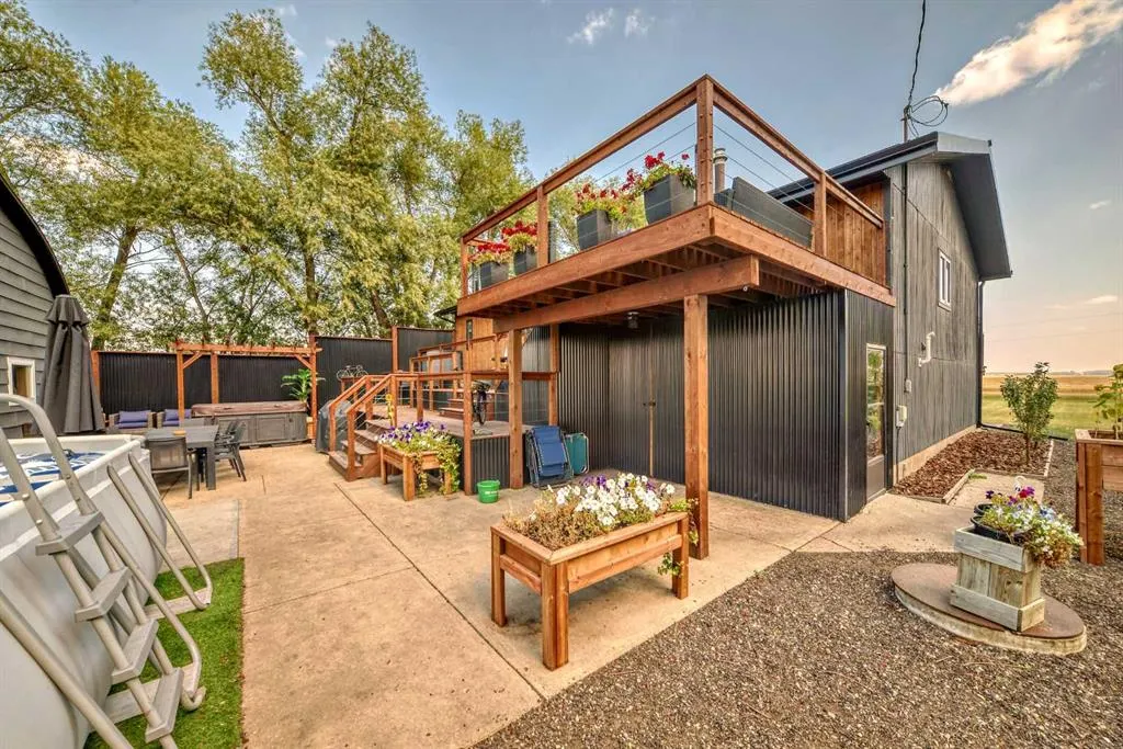 265048 Township Road 432