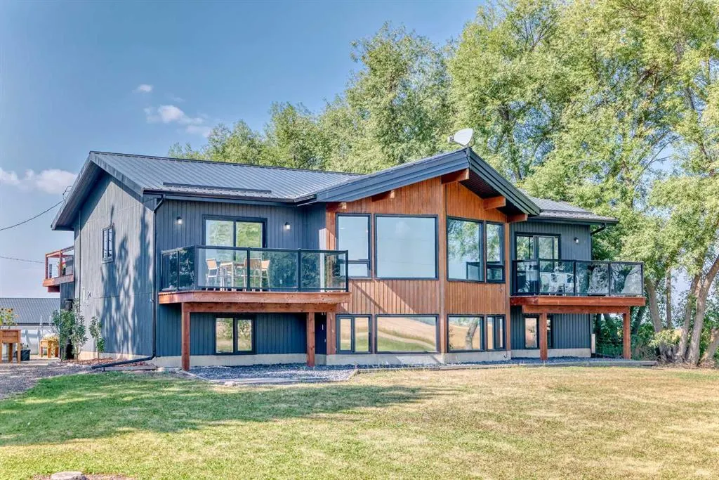 265048 Township Road 432