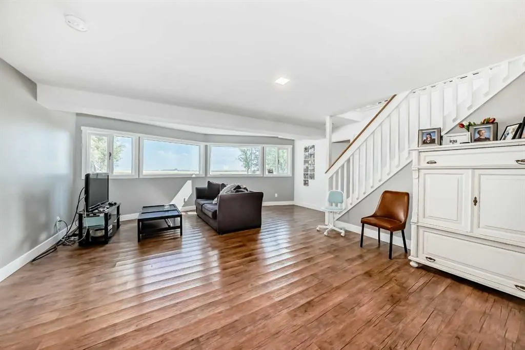265048 Township Road 432