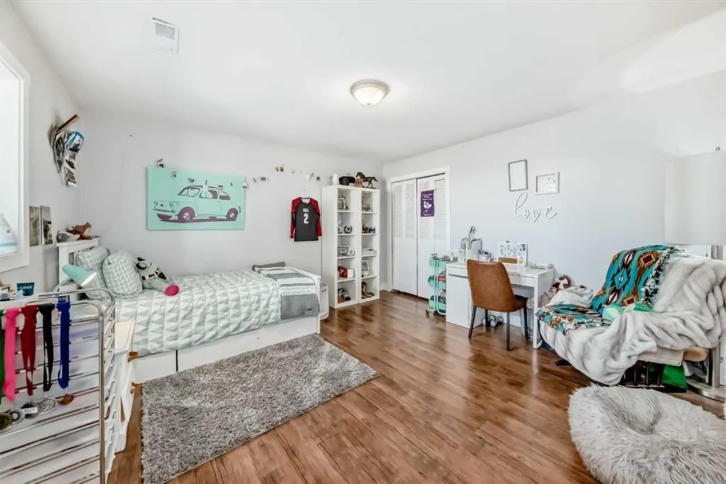 265048 Township Road 432