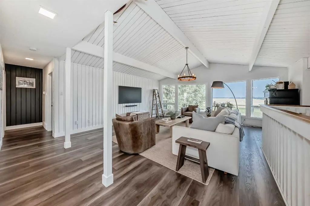 265048 Township Road 432