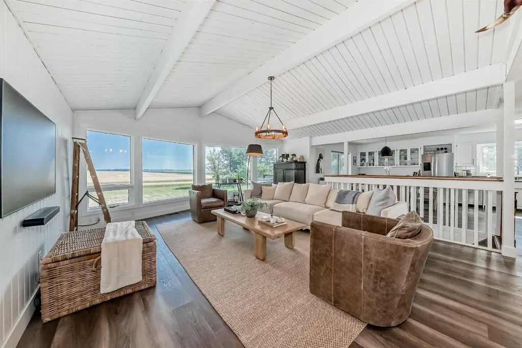265048 Township Road 432