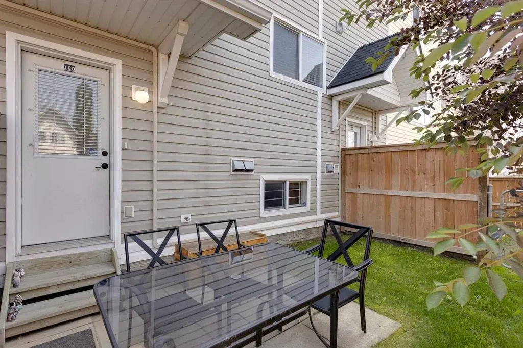 180 Prestwick Acres Lane SE