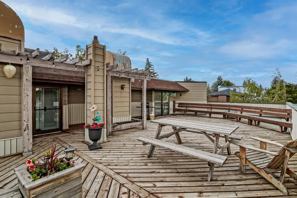 60 38a Avenue SW, #305