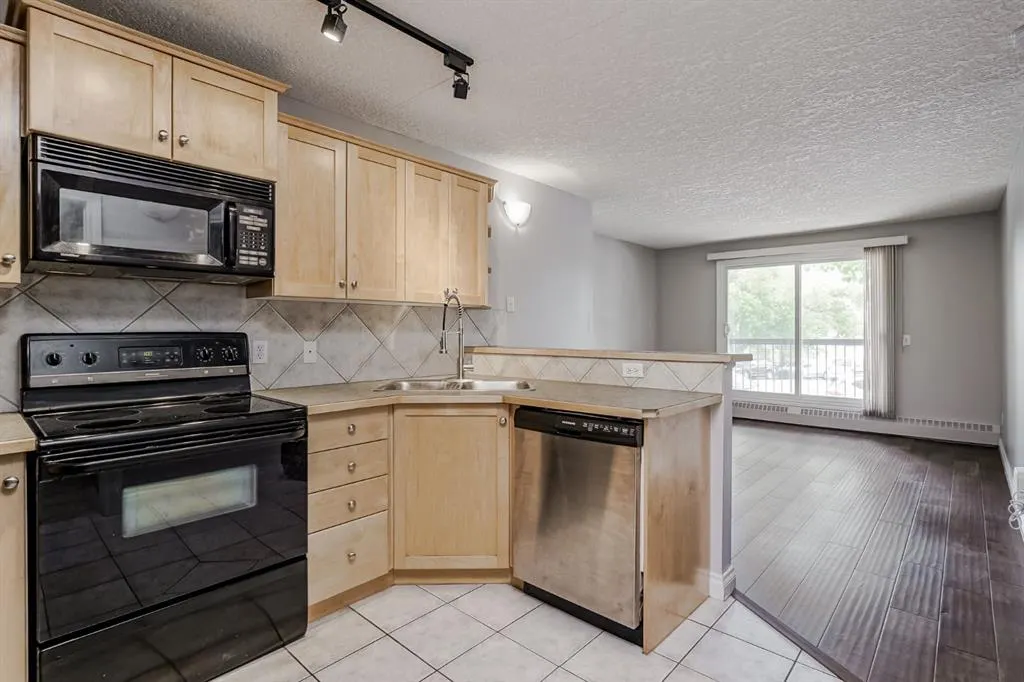 60 38a Avenue SW, #305