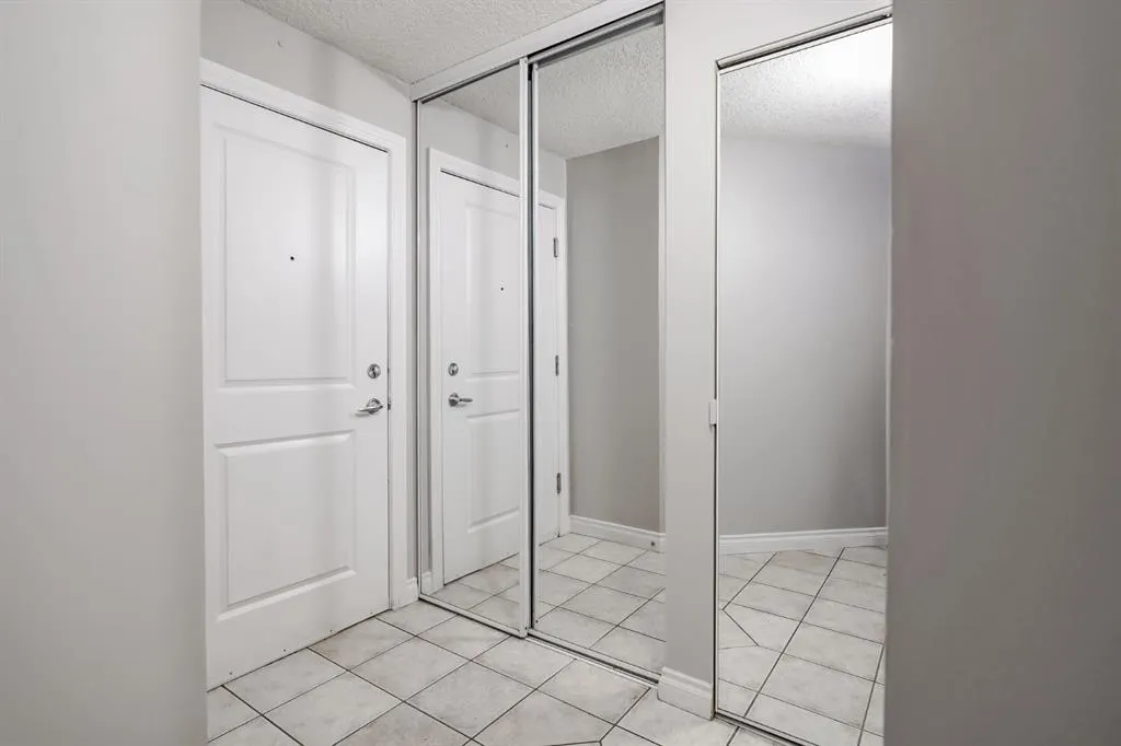 60 38a Avenue SW, #305