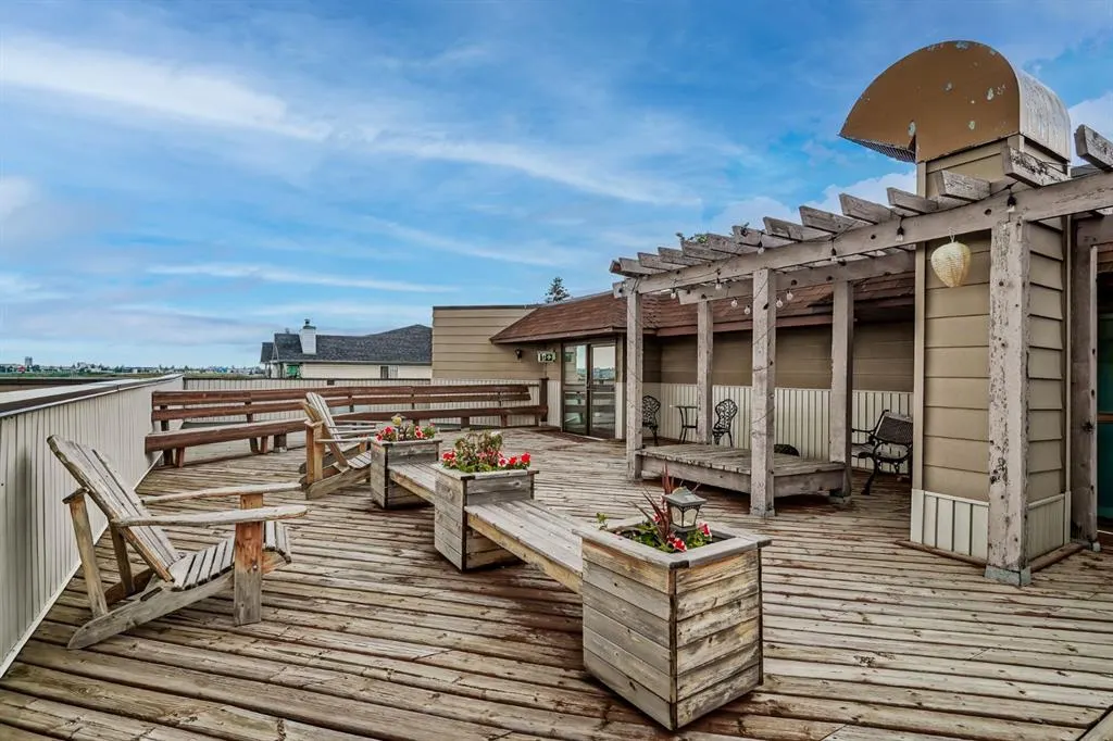 60 38a Avenue SW, #305