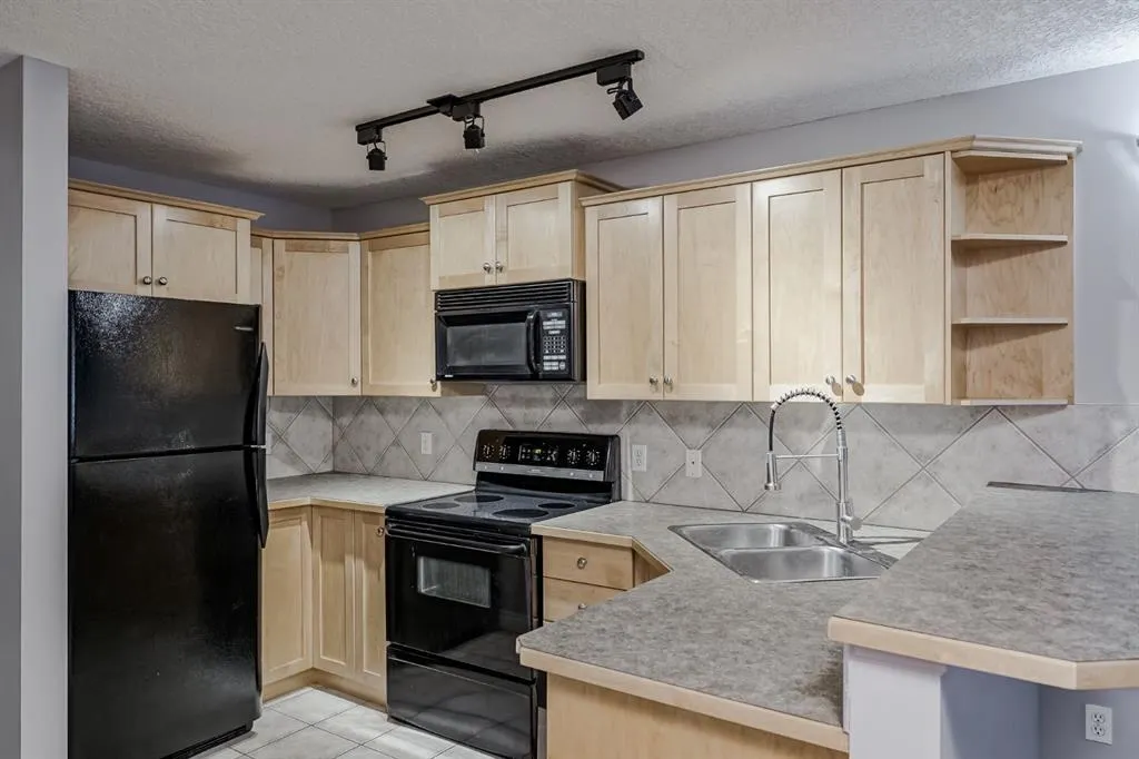 60 38a Avenue SW, #305