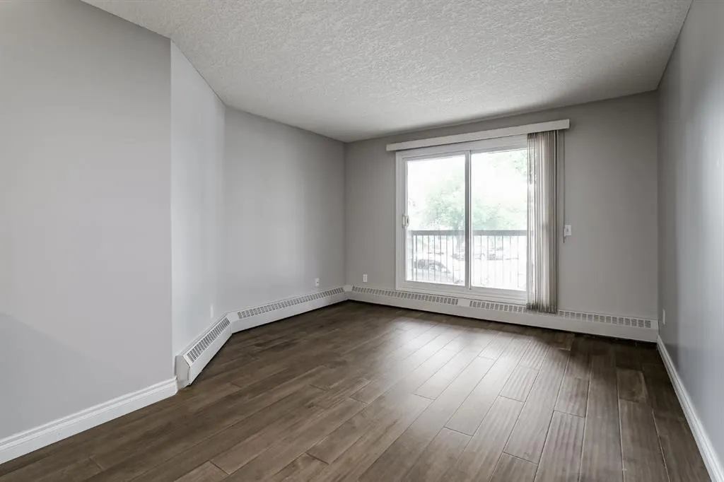 60 38a Avenue SW, #305