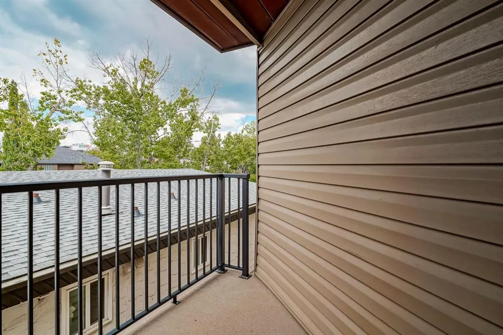 60 38a Avenue SW, #305