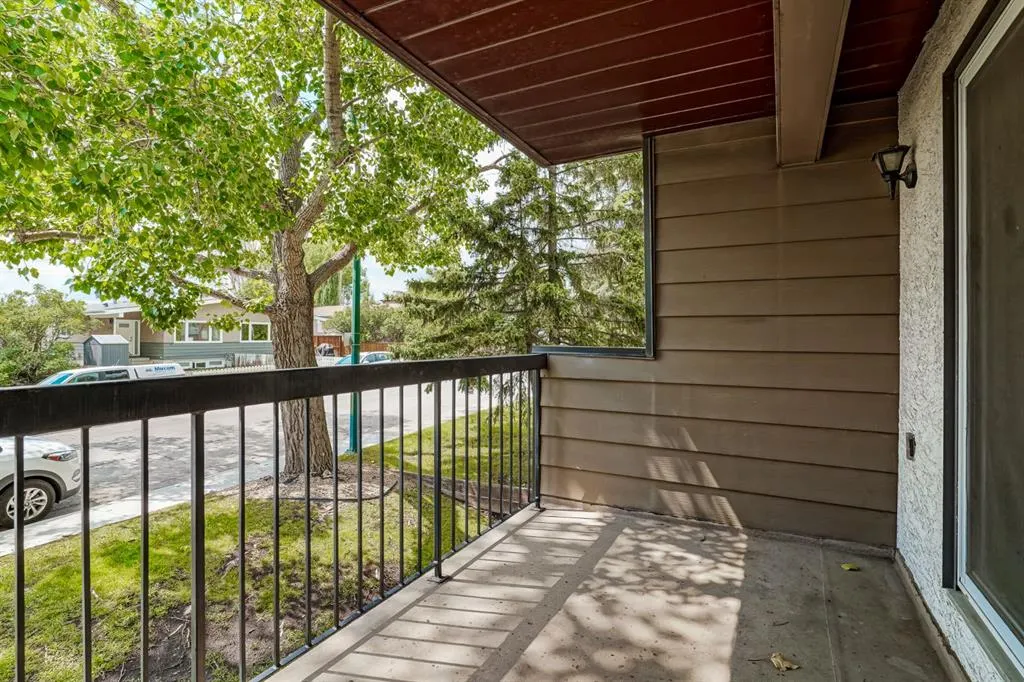 60 38a Avenue SW, #305