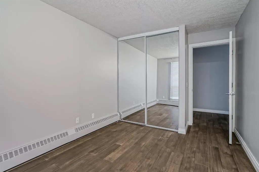 60 38a Avenue SW, #305