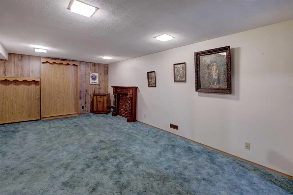 315 Manora Road NE