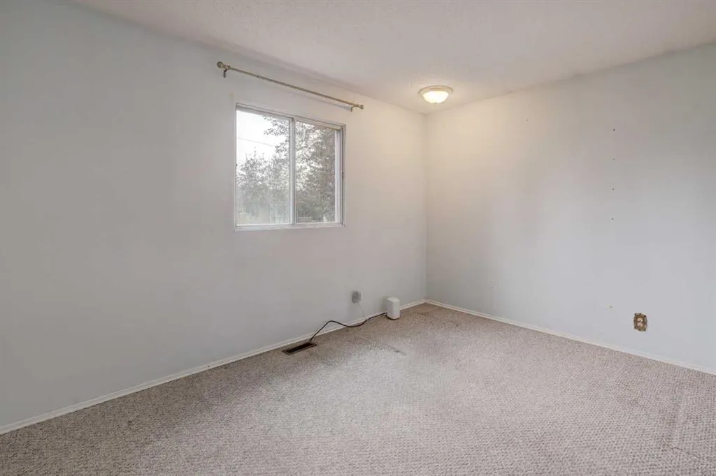 315 Manora Road NE
