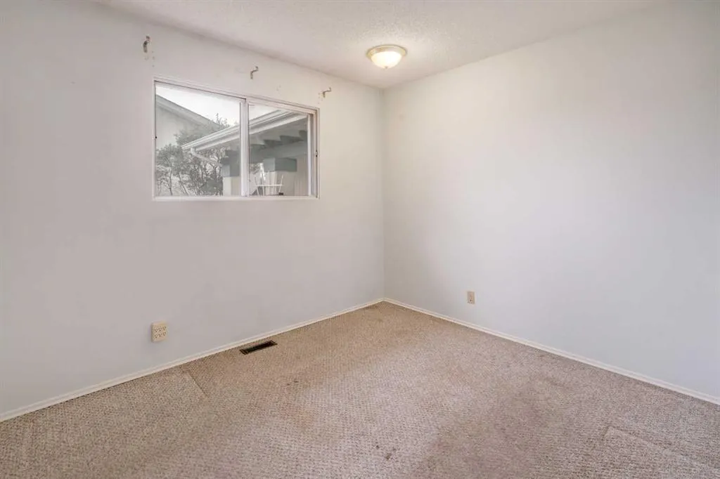 315 Manora Road NE