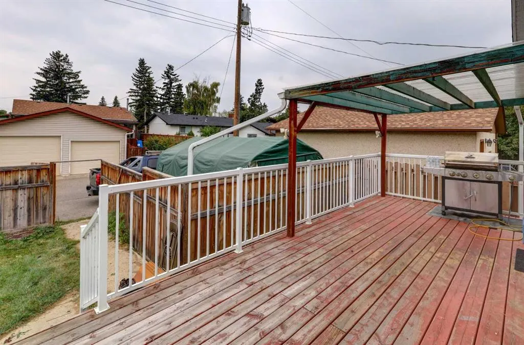 315 Manora Road NE